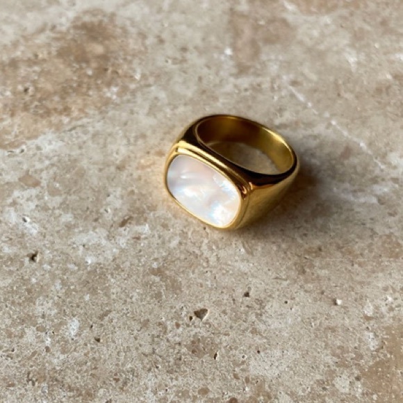 Signet shell ring - Picture 3 of 6